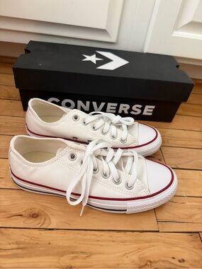 New In Box Converse Low Too Sneakers White Mens 4.5 Womens 6.5